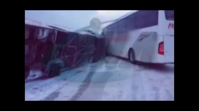 Yolcu otobüsleri birbirine girdi: 35 yaralı