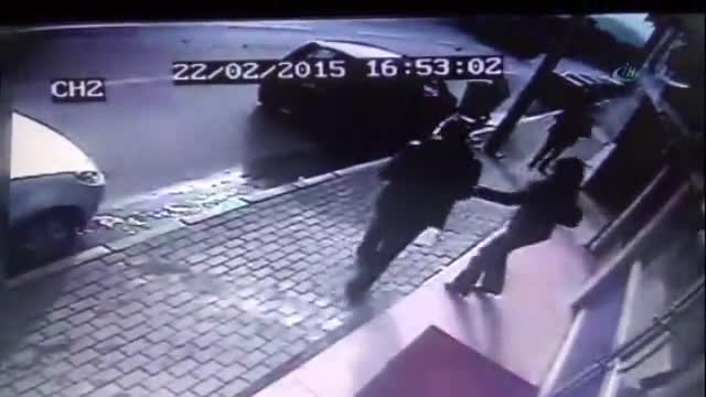 Araçlara çarpıp takla attı