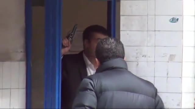 Gözaltına alınmak istenen şahıs bakın nasıl direndi