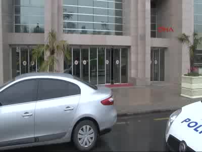 Adliye çevresini polisler kuşattı