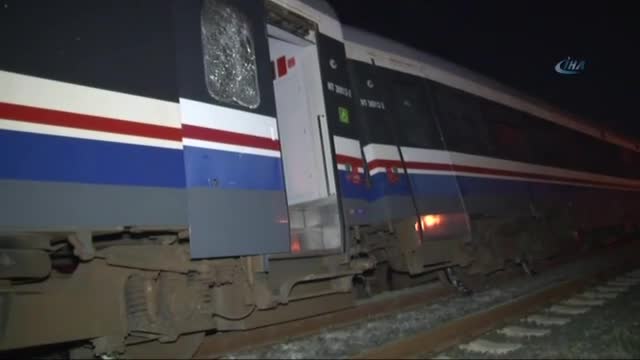 İzmir'de yolcu treni raydan çıktı