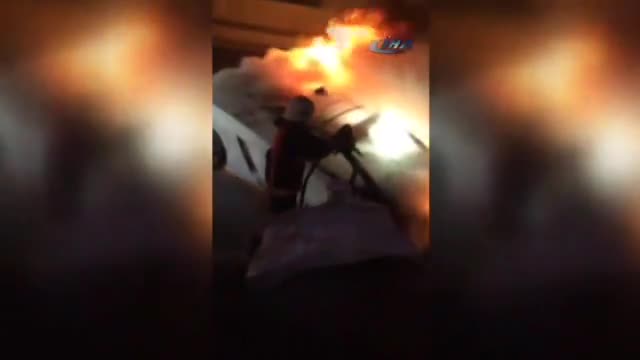 Alev topuna dönen lüks araçta feci ölüm