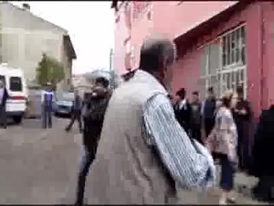 Sobaya benzin döktü, evi yaktı