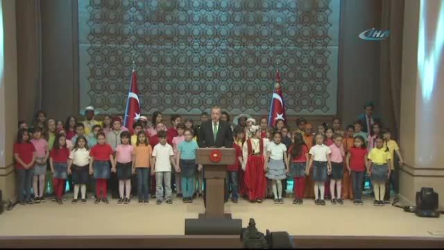 Küçük konuklarıyla birlikte haykırdı: Çocuklara kıymayın