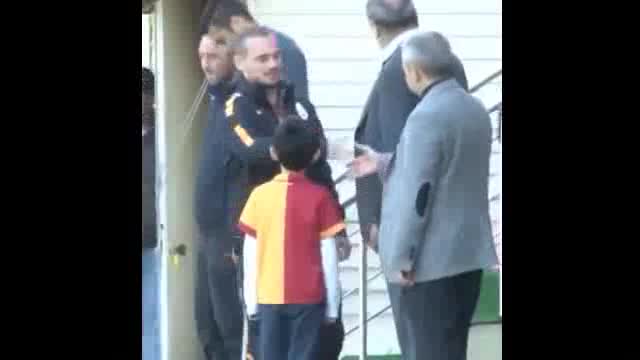 Savcının oğlunu Sneijder'e böyle tanıttı