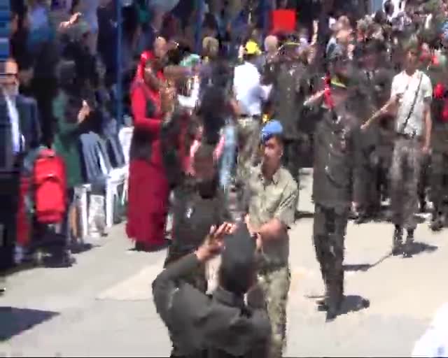 Bursa'da 77 yaşında gelen mürüvvet, 1 gün asker oldu...