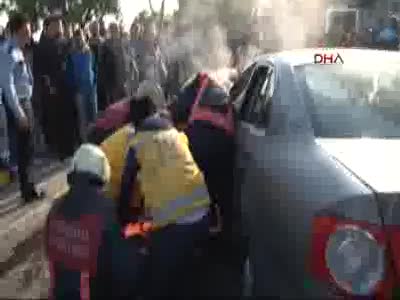 Korkunç kaza! Otobüs ile otomobil kafa kafaya çarpıştı!