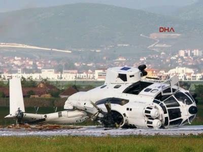 Pristine havaalanında helikopter düştü