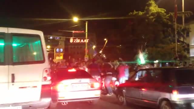 Bursaspor taraftarları sokağa döküldü!