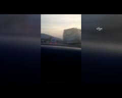 Minibüse tutunan patencinin trafikte tehlikeli yolculuğu