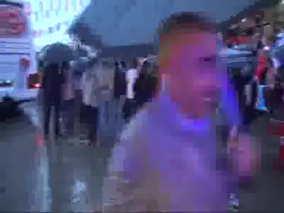 Yağmur altında halka seslendi