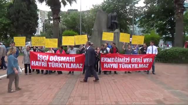 İşten çıkarılan işçiler Mudanya Belediyesi'ni protesto etti