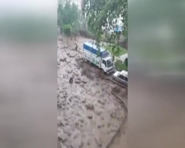 Bursa'da dere yatağı taştı korku dolu anlar yaşandı