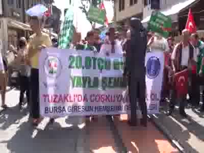 Bursa'da kuş diliyle İstiklal Marşı okudular