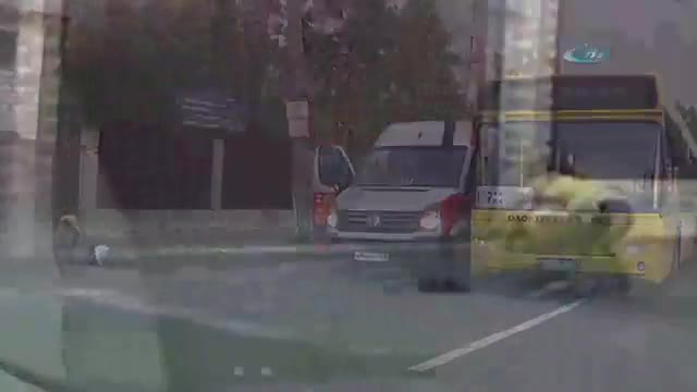 Otobüs durağına park eden sürücüye öldüresiye dayak