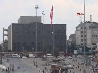 Dev Türk bayrağı yarıya indirildi