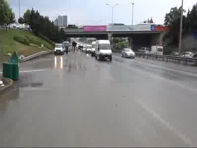 İstanbul'da karayolu yeniden trafiğe açıldı