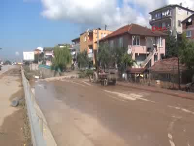 Sakarya'da dere taştı bir kadın sulara kapılıp kayboldu