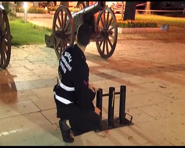 Bursa'da iftar ve sahurda ses bombası patlatıyorlar