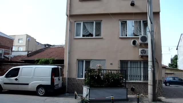 Bursa'da sokak ortasında 'şehit mezarı'