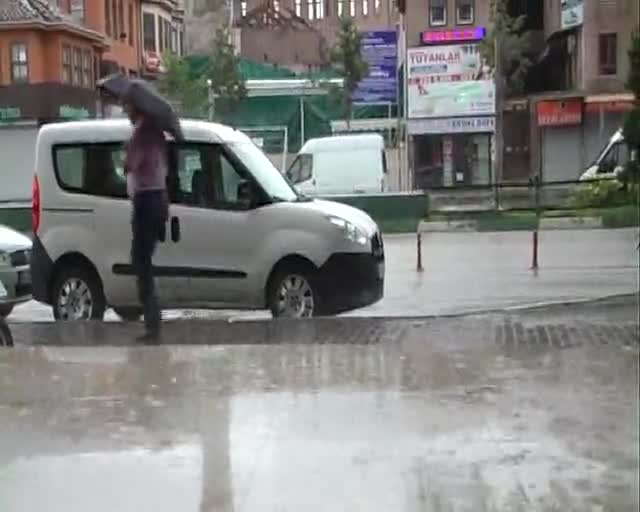 Bursa yağmura hazırlıksız yakalandı