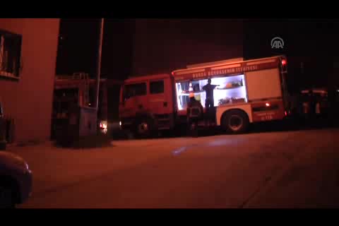 Bursa'da gece yarısı yürekleri ağza getiren yangın!