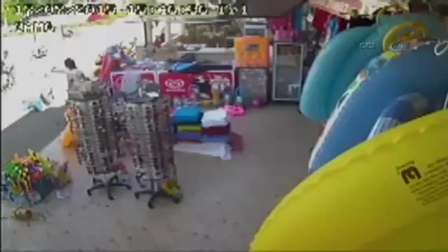 Tacizciyi önce dövdüler sonra polise teslim ettiler