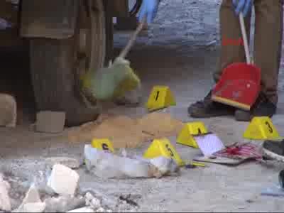 Ak Parti aracının altından bomba çıktı