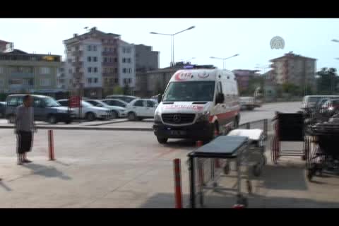 Kazaya rağmen düğünü ertelemediler