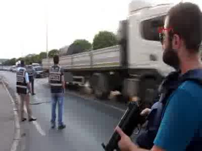 Bomba yüklü araç ihbarı ekipleri alarma geçirdi