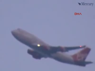 UFO olduğu sanılan cisim dev yolcu uçağını böyle teğet geçti