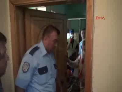 Bursa İnegöl'de çöp evden 10 kamyonet çöp çıktı