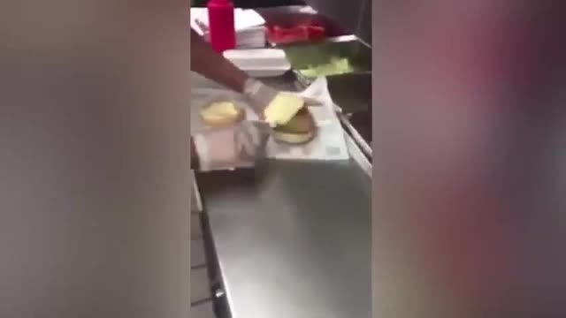 Hamburger yerken bir daha düşünün