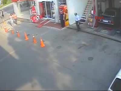 Bursa'da zabıtaya bıçaklı saldırı güvenlik kamerasında