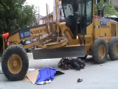 İnegöl'de iş makinesine çarpan motosiklet sürücüsü hayatını kaybetti