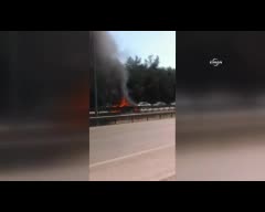 Bursa'da seyir halindeki otomobil yandı