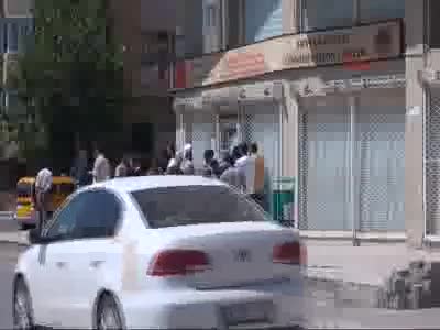 Suriyelilerin kimlik kuyruğu