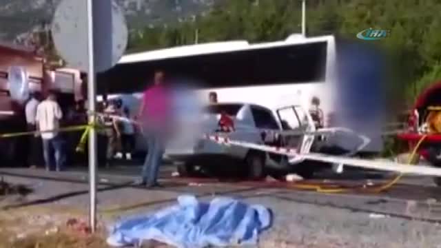 Trafik kazasında bir aile yok oldu!