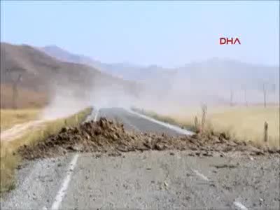 Başkale 'de askeri konvoyun geçişi sırasında patlama