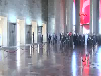 Cumhurbaşkanı Erdoğan ve protokol Anıtkabir'i ziyaret etti