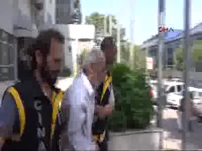 Bursa'da eşini 2 yaşındaki oğlunun gözleri önünde öldürdü