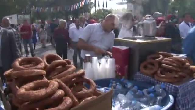 Salona sığmayanlar kongreyi dev ekrandan izliyor