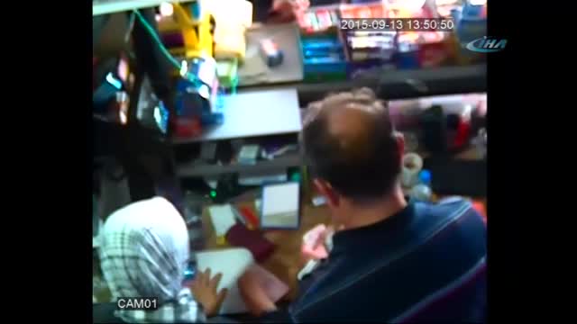 Tırnakçılık yapan kadınlar kamerada