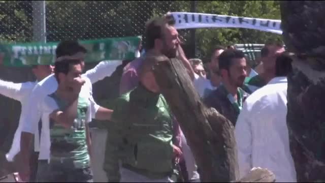 Bursasporlu taraftarlardan Ütopya çıkarması