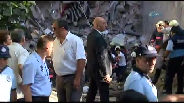 İstanbul'da 5 katlı bina çöktü