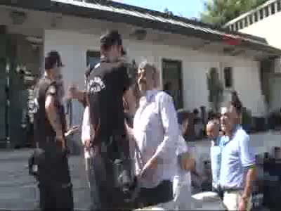 Suriyeli sığınmacılar otogarda cuma namazı kıldı