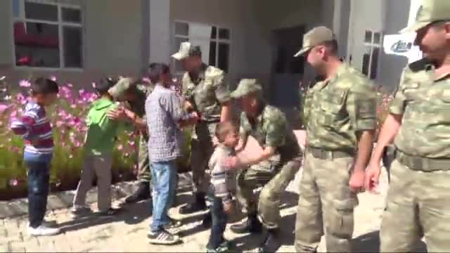 Nöbetteki askeri duygulandıran görüşme