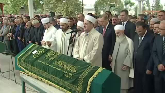 Erdoğan eşinin amcasının cenaze törenine katıldı
