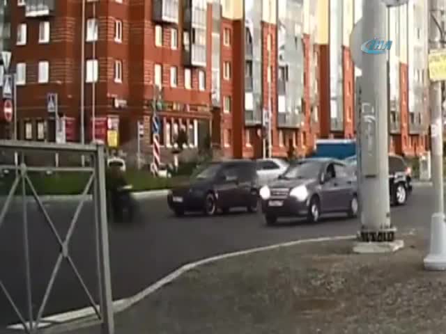Motosiklet sürücü takla attı