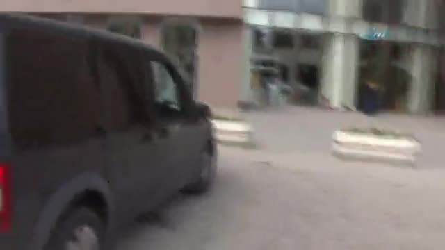 Constant yüzünü gizlemeye çalıştı